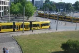 Dresden Straßenbahnlinie 8 mit Niederflurgelenkwagen 2504 auf Postplatz (2015)