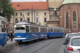 Krakau Straßenbahnlinie 1 mit Gelenkwagen 139 am Plac Wszystkich Świętych (2011)