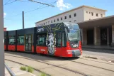 Messina Straßenbahnlinie 28 mit Niederflurgelenkwagen 12T auf Repubblica Piazza della Repubblica (2022)