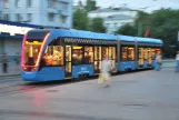 Moskau Straßenbahnlinie 7 mit Niederflurgelenkwagen 31019 auf Komsomolskaya Square (2018)