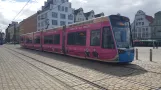 Rostock Straßenbahnlinie 5 mit Niederflurgelenkwagen 609 auf Neuer Markt (2022)