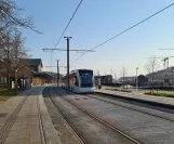 Aarhus Stadtbahn Linie L1 mit Niederflurgelenkwagen 2110-2210 am Østbanetorvet (2021)