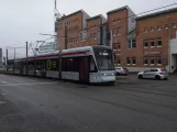 Aarhus Stadtbahn Linie L2 mit Niederflurgelenkwagen 1103-1203nah Nørreport (2019)