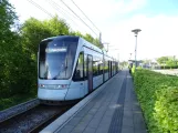 Aarhus Stadtbahn Linie L2 mit Niederflurgelenkwagen 1107-1207 am Rude Havvej  von hinten gesehen (2021)