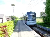 Aarhus Stadtbahn Linie L2 mit Niederflurgelenkwagen 1107-1207 am Rude Havvej  Vorderansicht (2021)