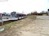 Aarhus Stadtbahn Linie L2 mit Niederflurgelenkwagen 1108-1208 am Gunnar Clausens Vej (2021)