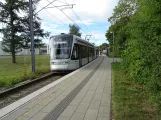 Aarhus Stadtbahn Linie L2 mit Niederflurgelenkwagen 1109-1209 am Gunnar Clausens Vej (2022)