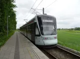 Aarhus Stadtbahn Linie L2 mit Niederflurgelenkwagen 1110-1210 am Nørrevænget  in Richtung Aarhus gesehen (2021)