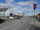 Aarhus Stadtbahn Linie L2 mit Niederflurgelenkwagen 1111-1211 am Vandtårnet (2018)