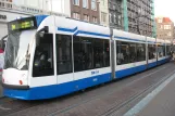 Amsterdam Straßenbahnlinie 1 mit Niederflurgelenkwagen 2002 auf Koningsplein (2010)