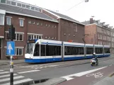 Amsterdam Straßenbahnlinie 10 mit Niederflurgelenkwagen 2072 auf Marnixstraat (2009)