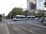 Amsterdam Straßenbahnlinie 4 mit Niederflurgelenkwagen 2082 in der Kreuzung Frederiksplein/Westeinde (2009)