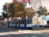 Amsterdam Straßenbahnlinie 5 mit Gelenkwagen 920 auf Nieuwezijds Voorburgwal (2009)