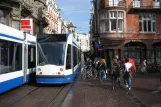 Amsterdam Straßenbahnlinie 7 mit Niederflurgelenkwagen 2029 auf Leidsestraat (2006)
