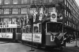 Archivfoto: Aarhus Straßenbahnlinie 1 mit Triebwagen 8 am Banegårdspladsen (1954)