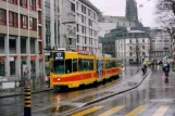 Basel Zusätzliche Linie 17 mit Gelenkwagen 256 am Heuwaage (2006)