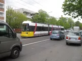 Berlin Schnelllinie M1 mit Niederflurgelenkwagen 1513nah Grabbeallè (2016)