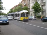 Berlin Schnelllinie M1 mit Niederflurgelenkwagen 1521 auf Grabbeallè (2016)