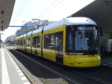 Berlin Schnelllinie M10 mit Niederflurgelenkwagen 1083 am Hauptbahnhof (2019)
