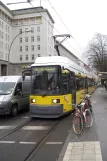 Berlin Schnelllinie M10 mit Niederflurgelenkwagen 2029 am U Frankfurter Tor (2010)