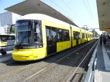 Berlin Schnelllinie M10 mit Niederflurgelenkwagen 9034 am Hauptbahnhof (2019)