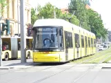 Berlin Schnelllinie M10 mit Niederflurgelenkwagen 9065 auf Invalidenstraße (2019)
