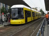Berlin Schnelllinie M10 mit Niederflurgelenkwagen 9093  Hauptbahnhof (2023)