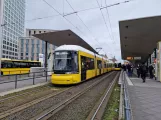 Berlin Schnelllinie M10 mit Niederflurgelenkwagen 9117 am Hauptbahnhof (2023)
