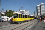 Berlin Schnelllinie M4 mit Gelenkwagen 7067 auf Alexanderplatz (2012)
