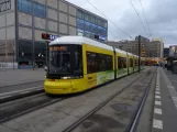 Berlin Schnelllinie M4 mit Niederflurgelenkwagen 8023 am U Alexanderplatz (2018)