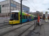Berlin Schnelllinie M5 mit Niederflurgelenkwagen 8022 am U Alexanderplatz (2018)