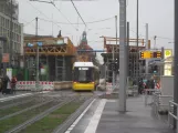 Berlin Schnelllinie M5 mit Niederflurgelenkwagen 9008 am S+U Hauptbahnhof (2014)