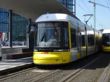 Berlin Schnelllinie M8 mit Niederflurgelenkwagen 8004 am Hauptbahnhof (2019)