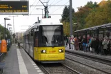 Berlin Straßenbahnlinie 16 mit Niederflurgelenkwagen 1013 am S+U Frankfurter Allé (2012)