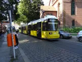 Berlin Straßenbahnlinie 63 mit Niederflurgelenkwagen 2208 am Freiheit (2024)