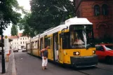 Berlin Zusätzliche Linie 26 mit Niederflurgelenkwagen 1054 am Freiheit (2001)