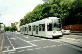 Bonn Straßenbahnlinie 61 mit Niederflurgelenkwagen 9457 auf Kölnsstraße (2002)