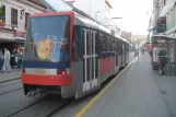 Bratislava Straßenbahnlinie 13 mit Gelenkwagen 7110 am Kapucínska (2008)