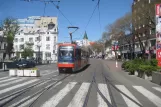 Bratislava Straßenbahnlinie 13 mit Gelenkwagen 7111 vor Centrum (2008)