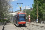 Bratislava Straßenbahnlinie 8 mit Gelenkwagen 7106 am Pod stanicou (2008)