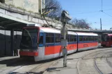 Bratislava Straßenbahnlinie 8 mit Gelenkwagen 7107 am Hlavná stanica (2008)