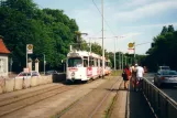 Braunschweig Straßenbahnlinie 4 mit Gelenkwagen 7551 am Richmondweg (2001)