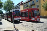 Braunschweig Straßenbahnlinie 4 mit Gelenkwagen 8165 am Radeklint Inselwall (2014)