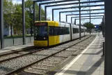 Bremen Straßenbahnlinie 3 mit Niederflurgelenkwagen 3016 am Use Akschen (2015)