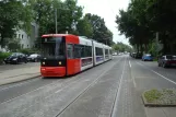 Bremen Straßenbahnlinie 8 mit Niederflurgelenkwagen 3038 am Busestraße (2009)