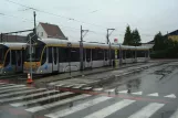 Brüssel Straßenbahnlinie 82 mit Niederflurgelenkwagen 3084 am Berchem Station / Gare de Berchem (2014)
