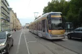 Brüssel Straßenbahnlinie 92 mit Niederflurgelenkwagen 3010 am Palais/Paleizen (2017)