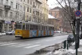 Budapest Straßenbahnlinie 49 mit Gelenkwagen 1477 auf Bartók Béla út (2013)