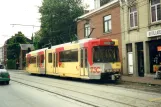 Charleroi Straßenbahnlinie 88 mit Gelenkwagen 7425 am Anderlues Monument (2002)