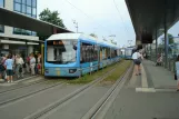 Chemnitz Straßenbahnlinie 5 mit Niederflurgelenkwagen 611 am Zentralhaltestelle (2008)